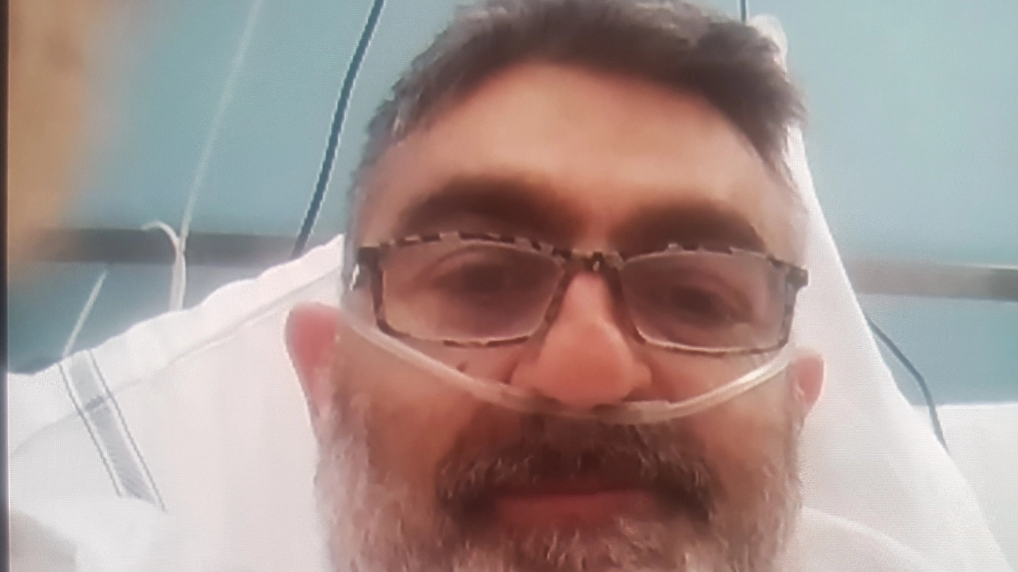 Fabio Baroncini, 55 anni, in uno dei selfie inviati agli amici