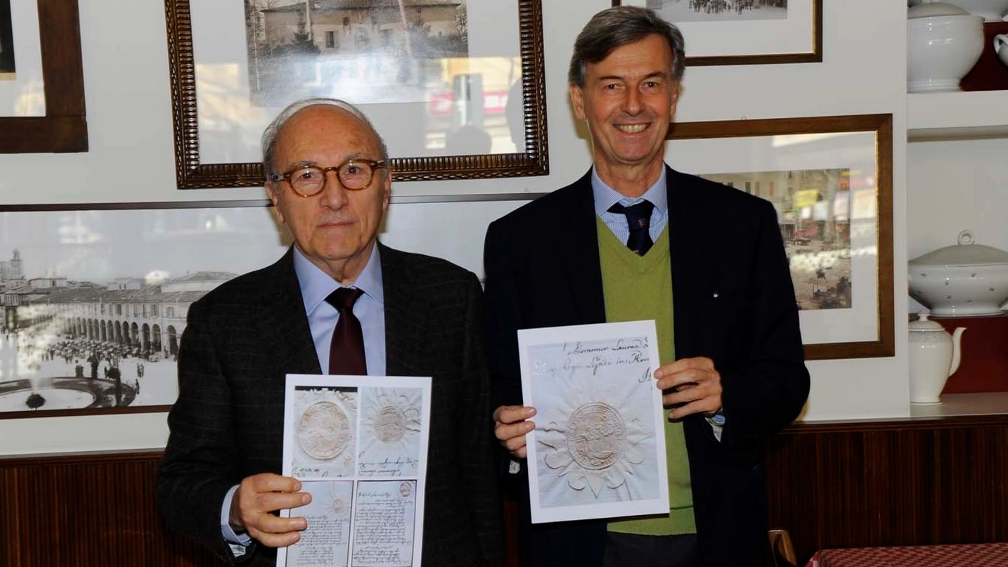 Carlo Baldi e il professor Alberto Cadoppi, autore della scoperta (foto Artioli)