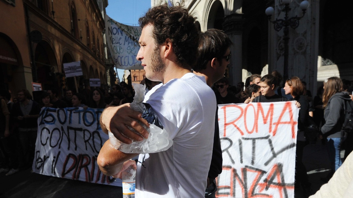 Gianmarco De Pieri durante la manifestazione dell’ottobre 2011 alla Baca d’Italia