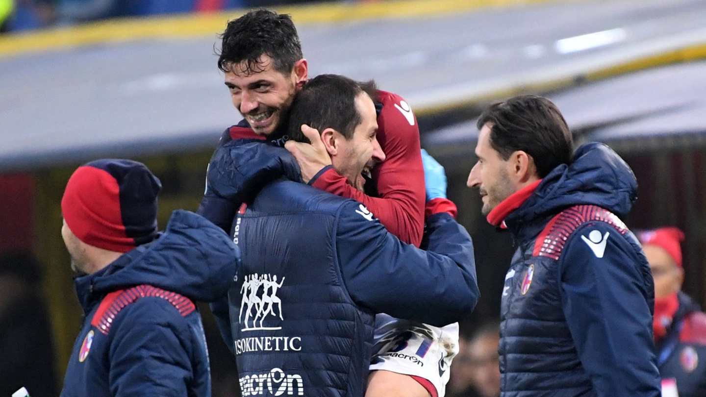 Bologna, Dzemaili esulta dopo il gol al Palermo (Schicchi)