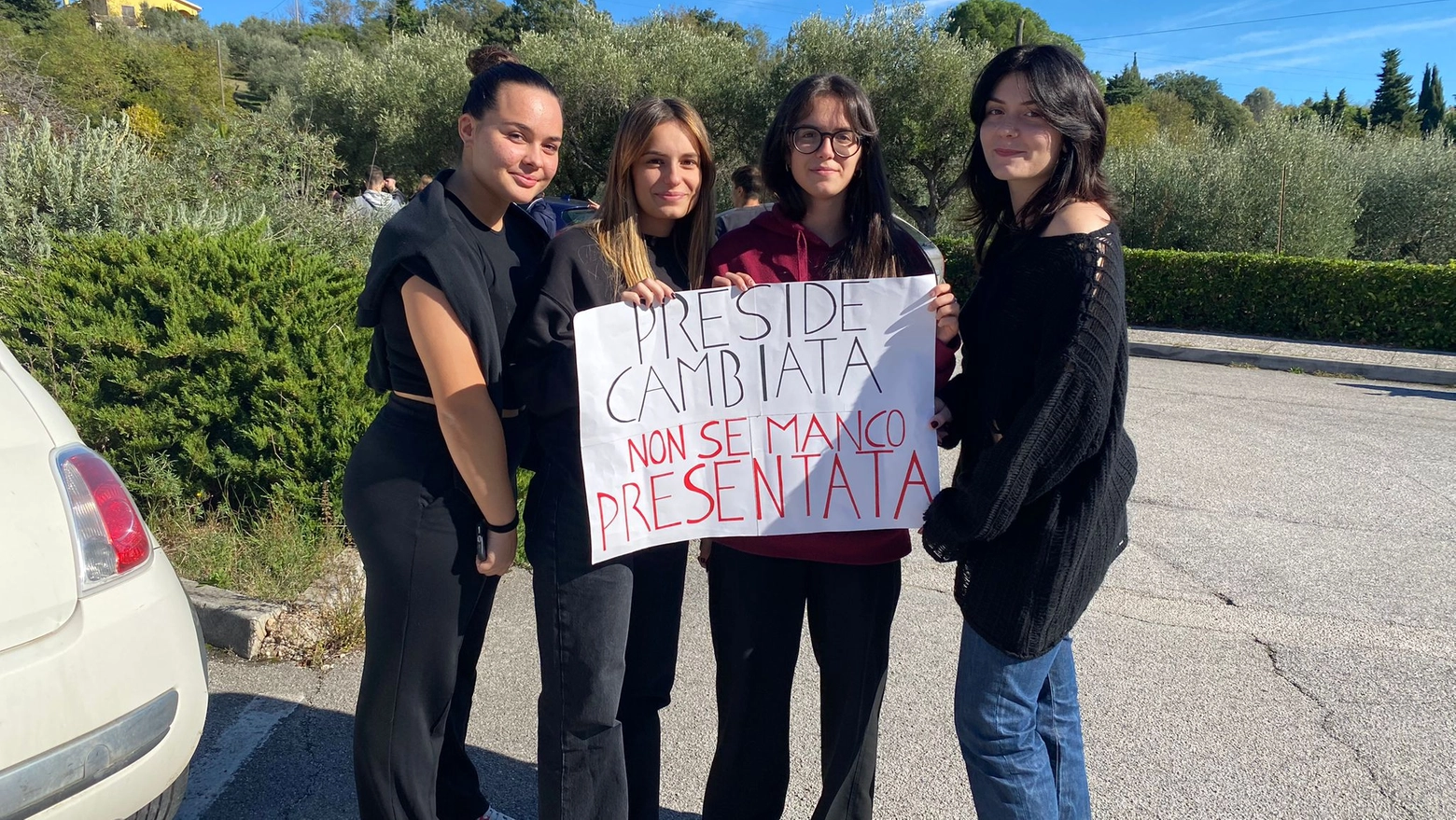 La protesta degli studenti a Civitanova Alta