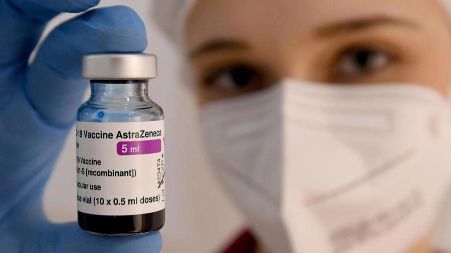 AstraZeneca, il vaccino sospeso in molti Paesi europei (Ansa)