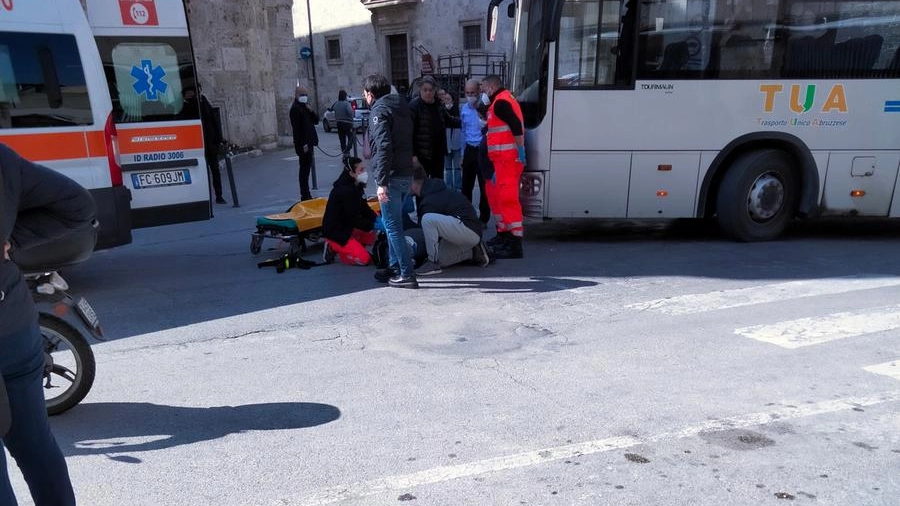 Incidente ad Ascoli: pedone investito da un bus