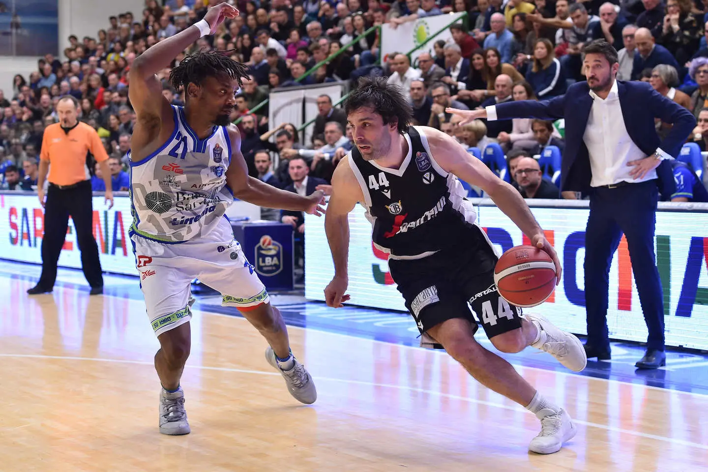 Sassari Virtus Bologna 91-77, troppi errori