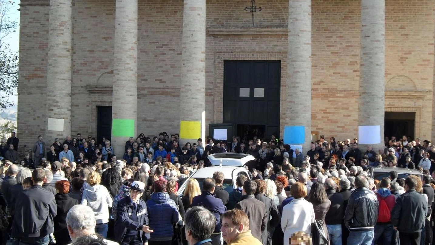 Monte San Pietrangeli (Fermo), il funerale di Arianna Curzi (Foto Carassai)