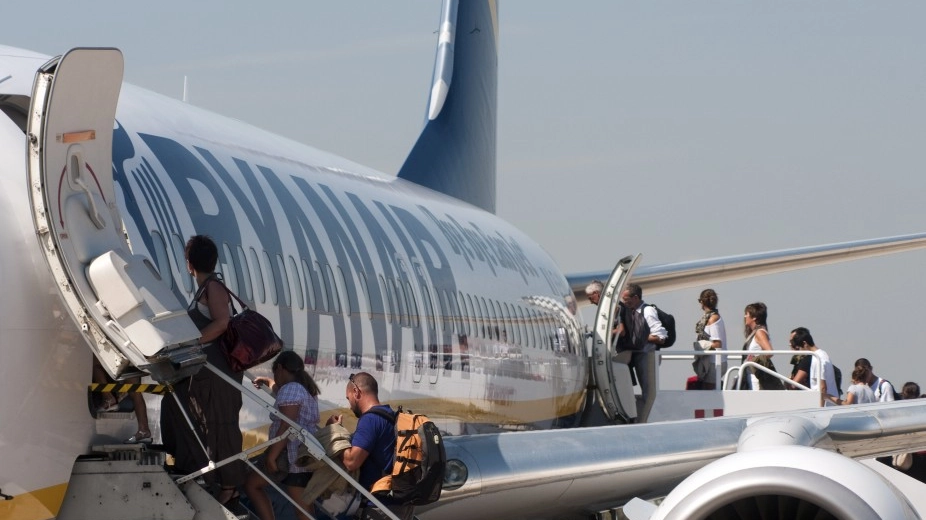 Il volo Londra-Rimini della Ryanair è atterrato all’aeroporto di Bari