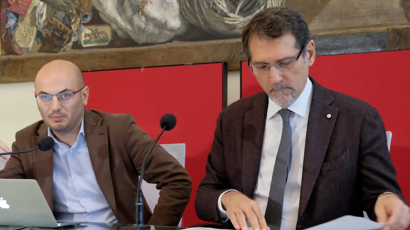 Da destra, il sindaco Virginio Merola e Davide Conte, assessore al bilancio (Schicchi)