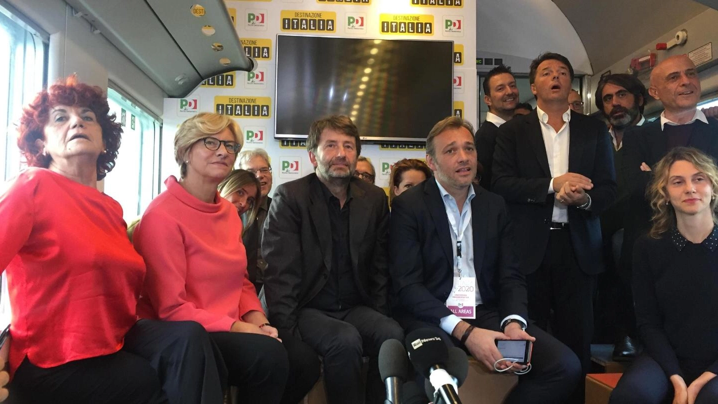 Renzi a bordo dell’Intercity con i ministri Franceschini, Minniti, Fedeli, Madia e Pinotti