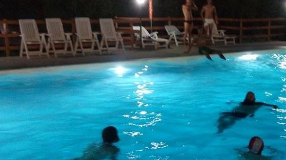 Bravata in piscina per 5 ragazzini di Ferrara