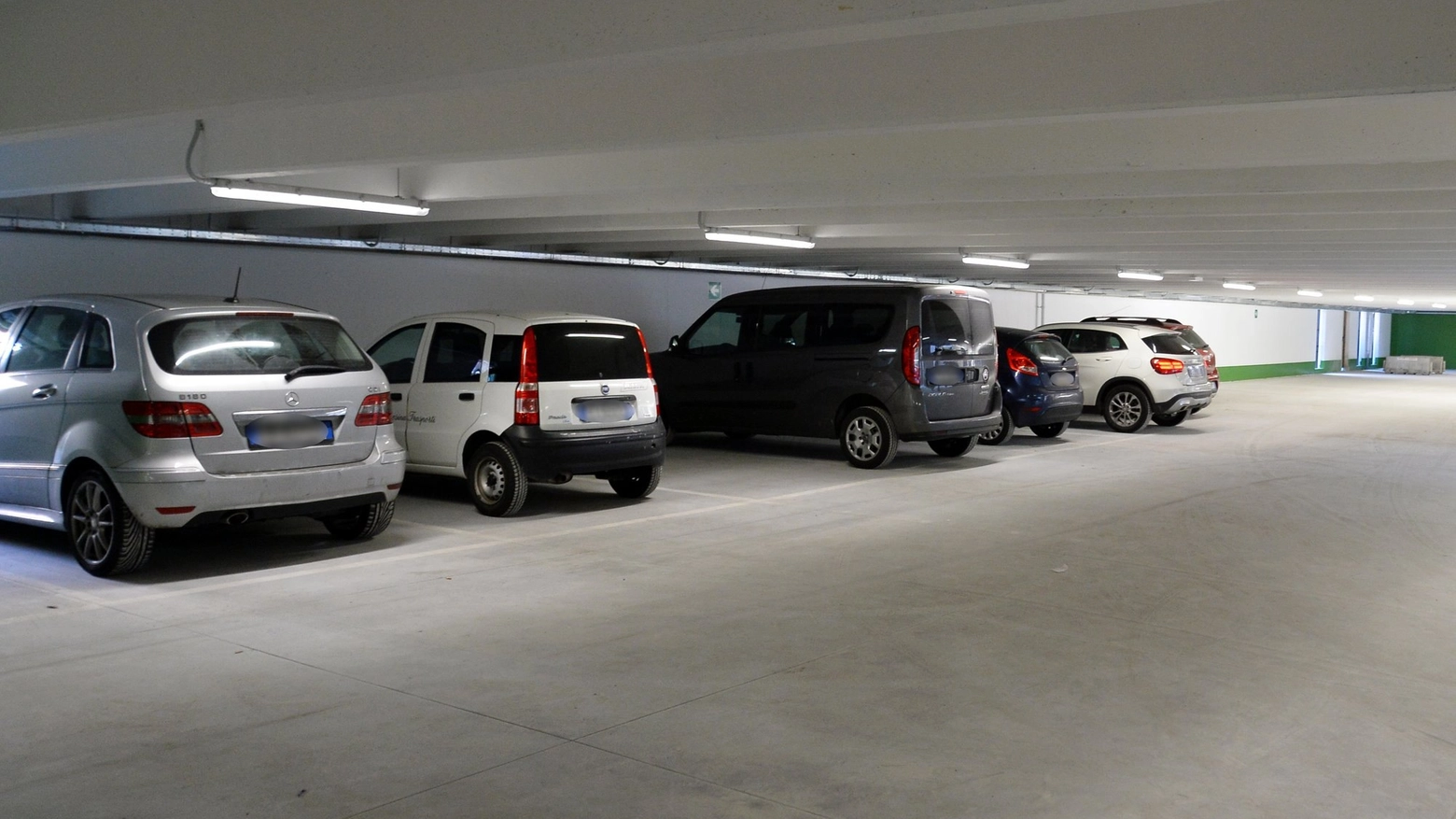 Un parcheggio multipiano (foto d'archivio)