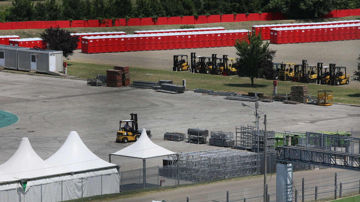 Guns N' Roses a Imola, i preparativi per il concerto in Autodromo (foto Isolapress)