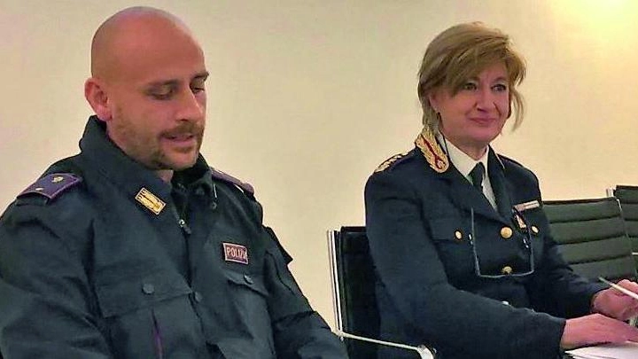 La dirigente della Polaria Silvia Fenu con l’ispettore Michele Caldarulo