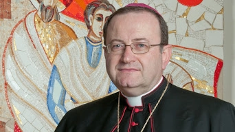 L'arcivescovo, monsignor Lorenzo Ghizzoni