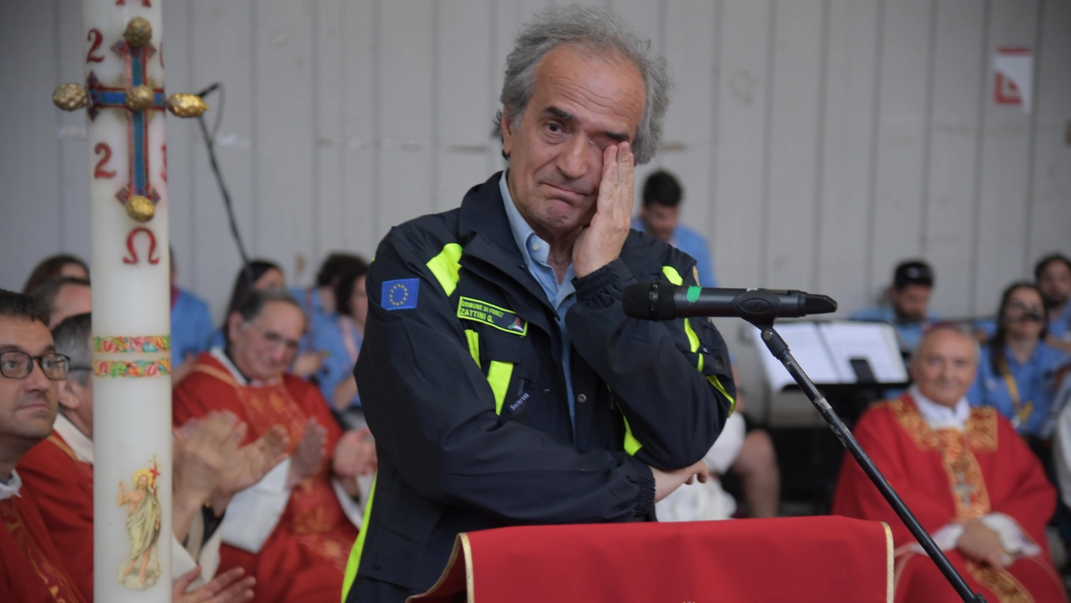 Il sindaco di Forlì Gian Luca Zattini trattiene le lacrime (foto Cristiano Frasca)