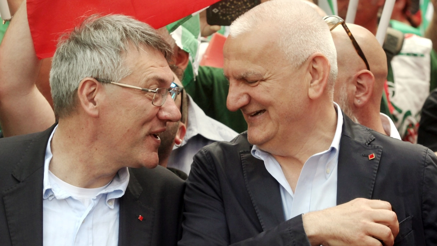 Vincenzo Colla (a destra) con il segretario della Cgil Maurizio Landini (Imagoeconomica)