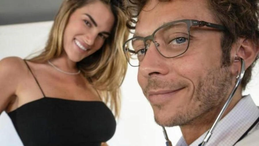 Valentino Rossi e Francesca Novello nella foto postata su Instagram 
