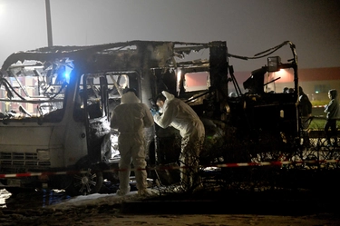 Camper a fuoco dopo l’esplosione a Ferrara, morti madre e figlio: chi sono le vittime