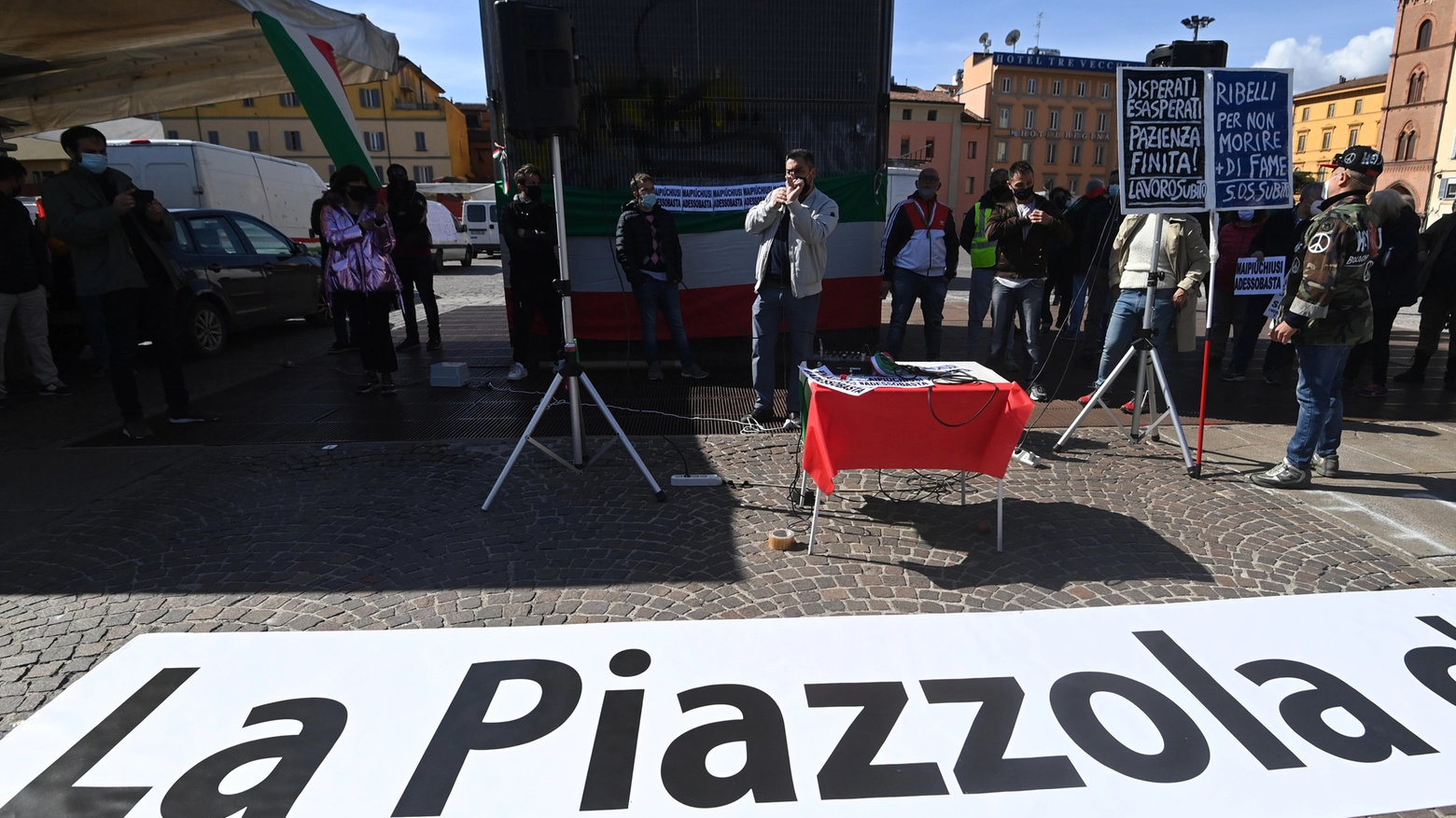 La protesta degli ambulanti della Piazzola (Foto Schicchi)