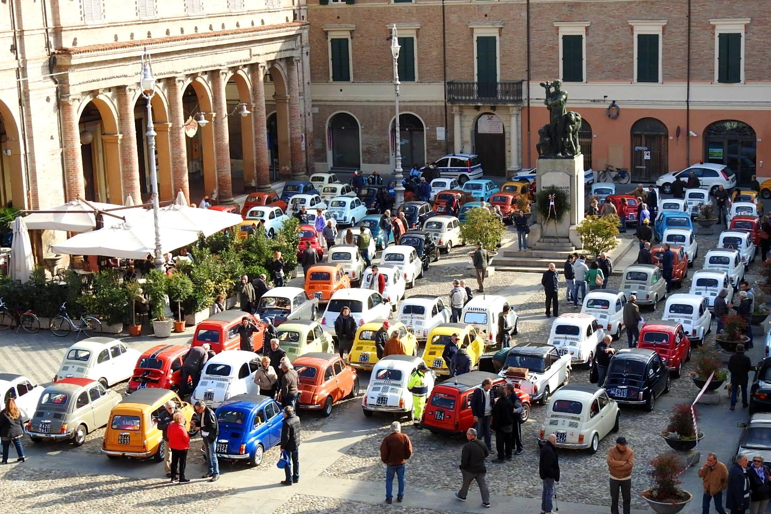 Successo per la 23^ edizione del Meeting delle Fiat 500 e derivate  (Foto Scardovi)