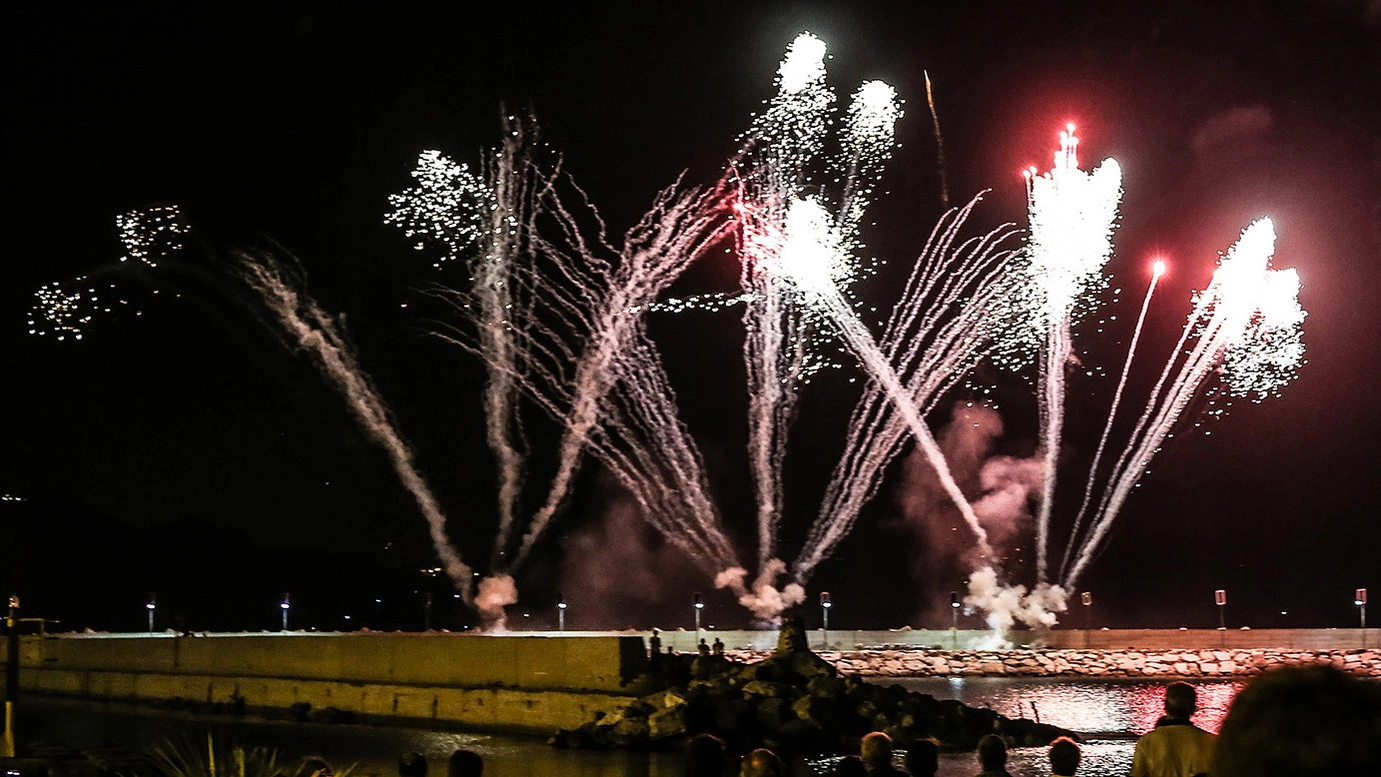 Pesaro, i fuochi d'artificio della Festa del Porto (Fotoprint)