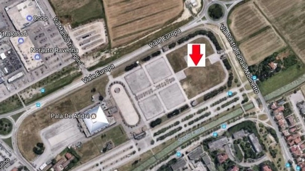 L'area del Pala de André dove sorgerà (freccia rossa) il nuovo palasport da 6000 posti