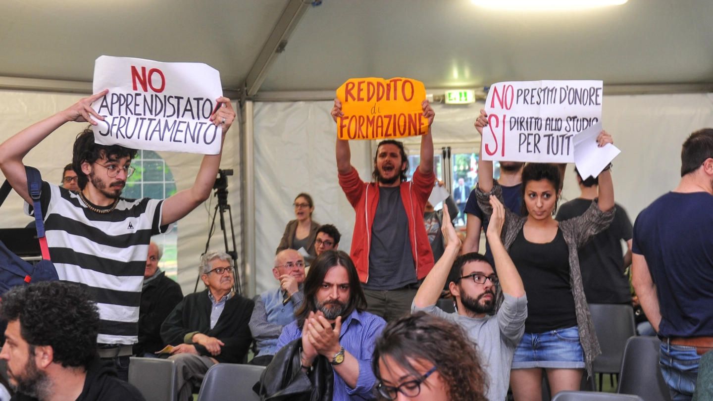 Bologna, la contestazione al ministro Stefania Giannini (FotoSchicchi)
