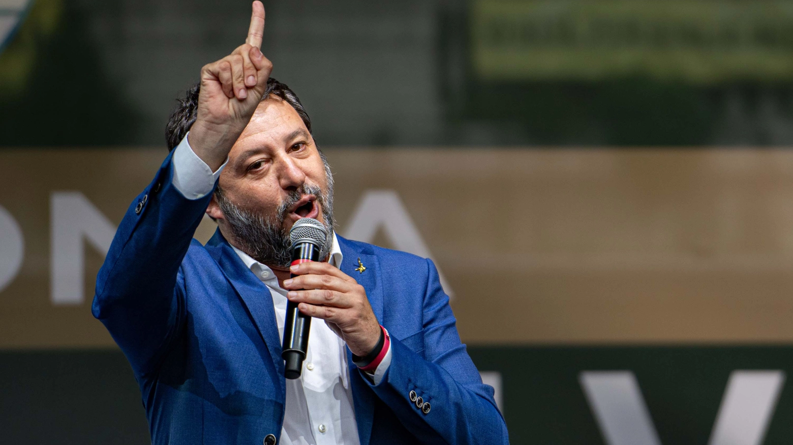 Matteo Salvini, su TikTok lo sfottò al ministro dopo l’allarme baby gang a Peschiera del Garda del 2 giugno
