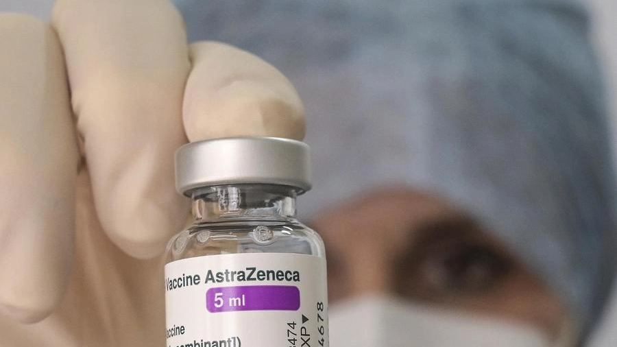 Aumentano le morti sospette dopo le iniezioni del vaccino AstraZeneca