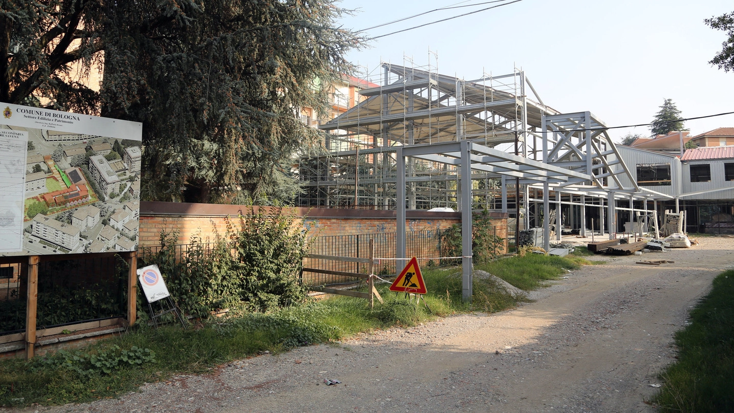 Il cantiere delle Rita Levi Montalcini al Savena (FotoSchicchi)