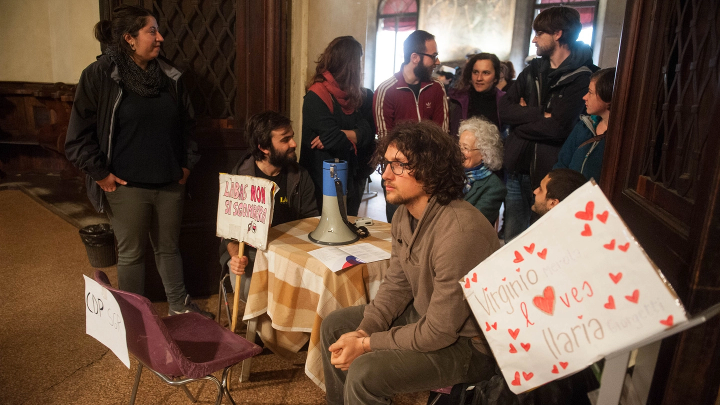 Bologna, la protesta di Làbas in Cappella Farnese (FotoSchicchi)
