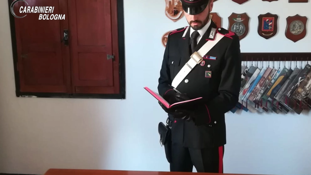 Dozza, l'ascia e la droga sequestrate dai carabinieri