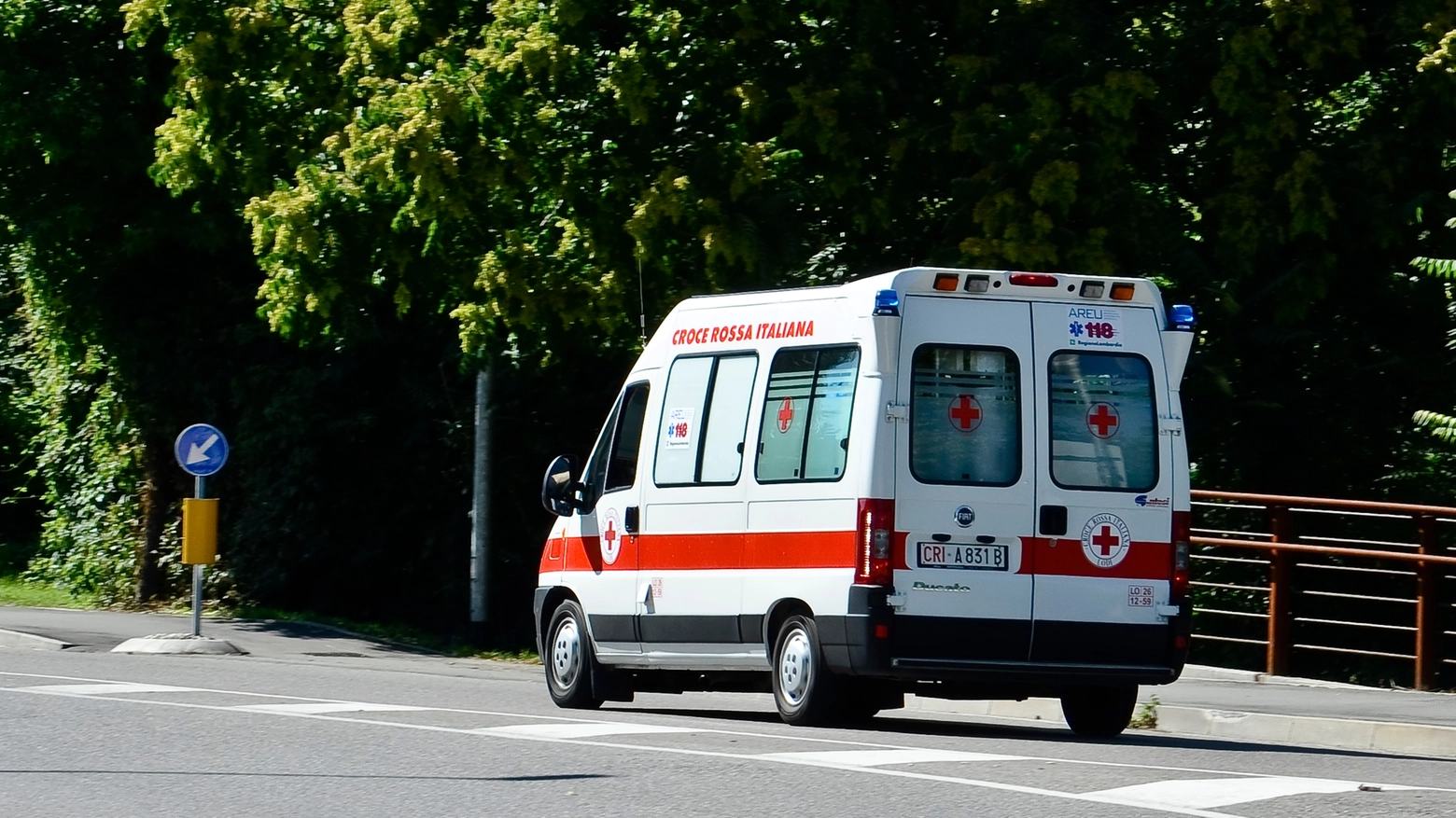 Un'ambulanza (Foto d'archivio Cavalleri)