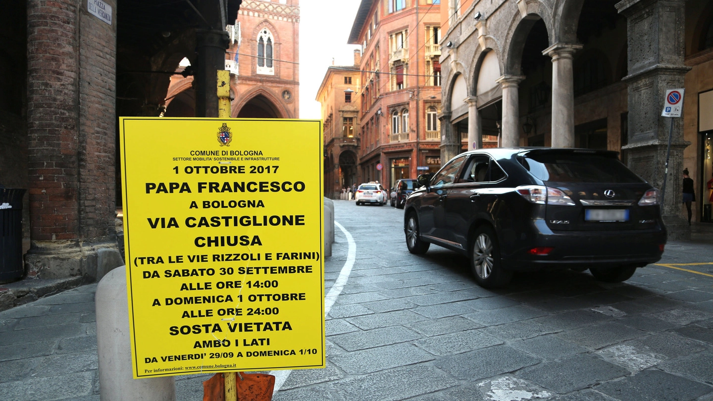 Papa Francesco a Bologna, strade chiuse (foto Schicchi)