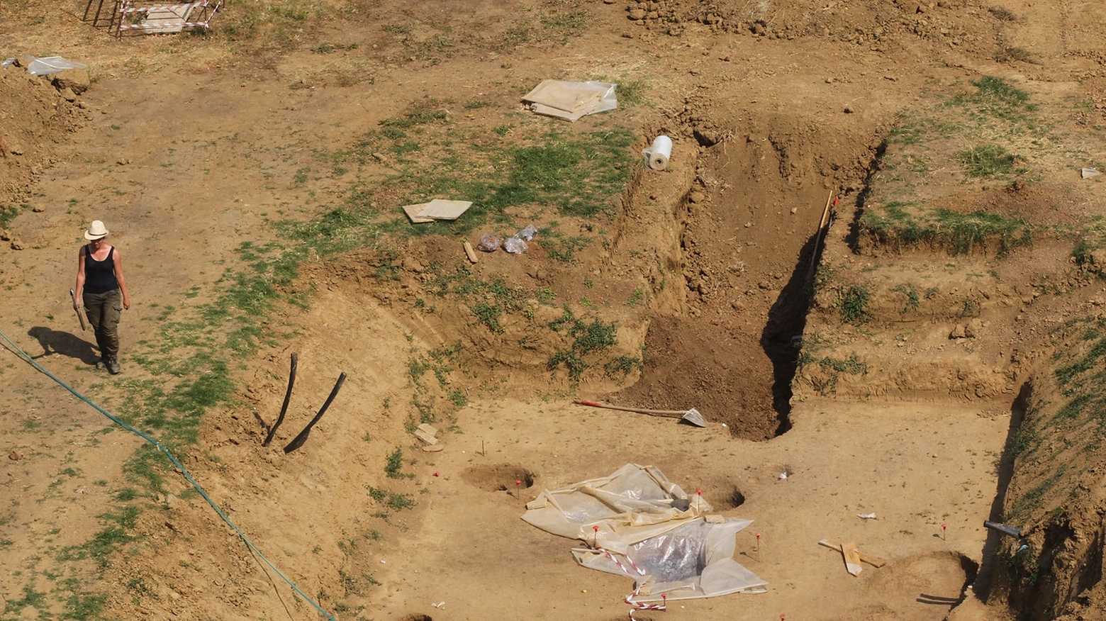 Un'immagine degli scavi (foto Isolapress)