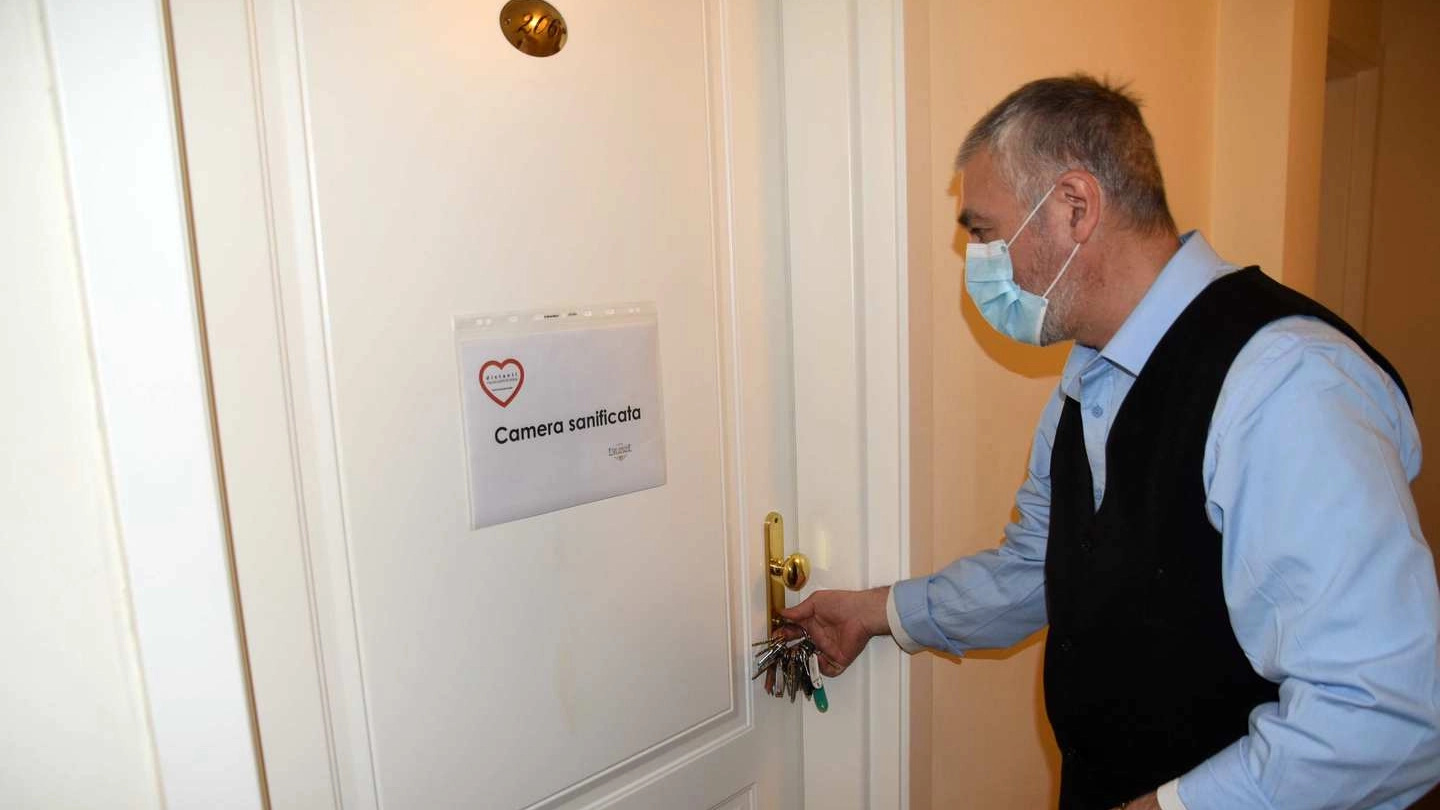 Gli hotel si devono adeguare alle norme anti Coronavirus per la riaperture (Foto Umicini)