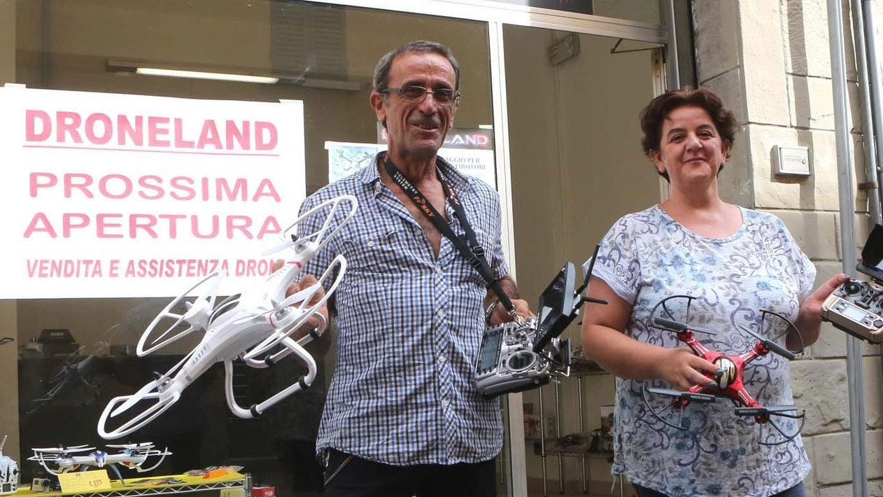 Achille Lordi e Loredana Matera, 50 e 46 anni,  pronti ad aprire un negozio sotto l’Orologio