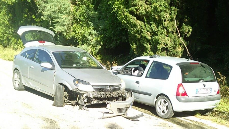 Le due auto coinvolte nel violento incidente