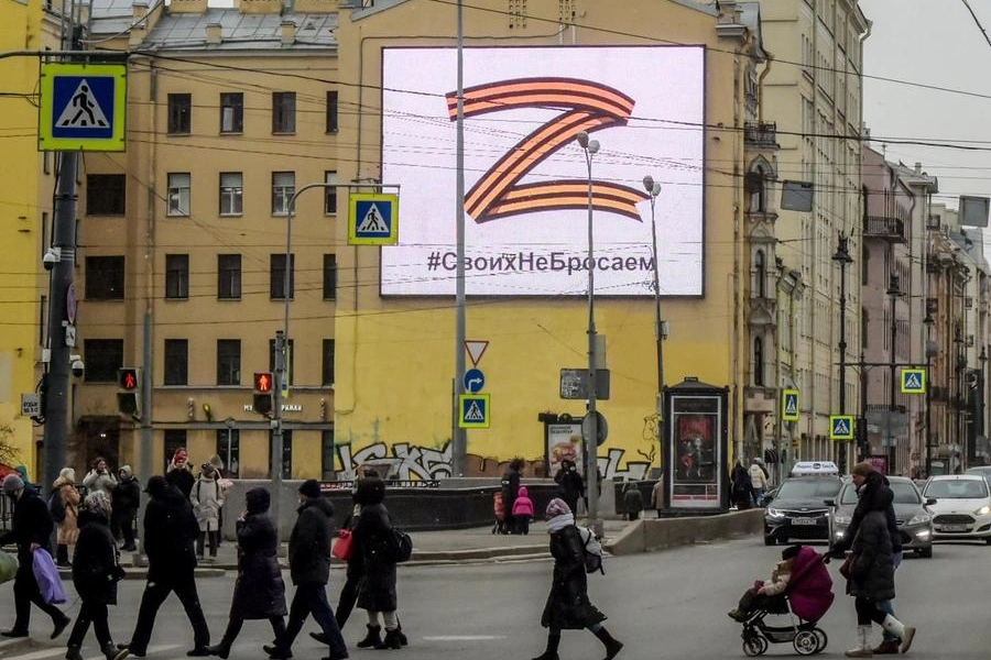 Il cartellone con la 'Z' a San Pietroburgo
