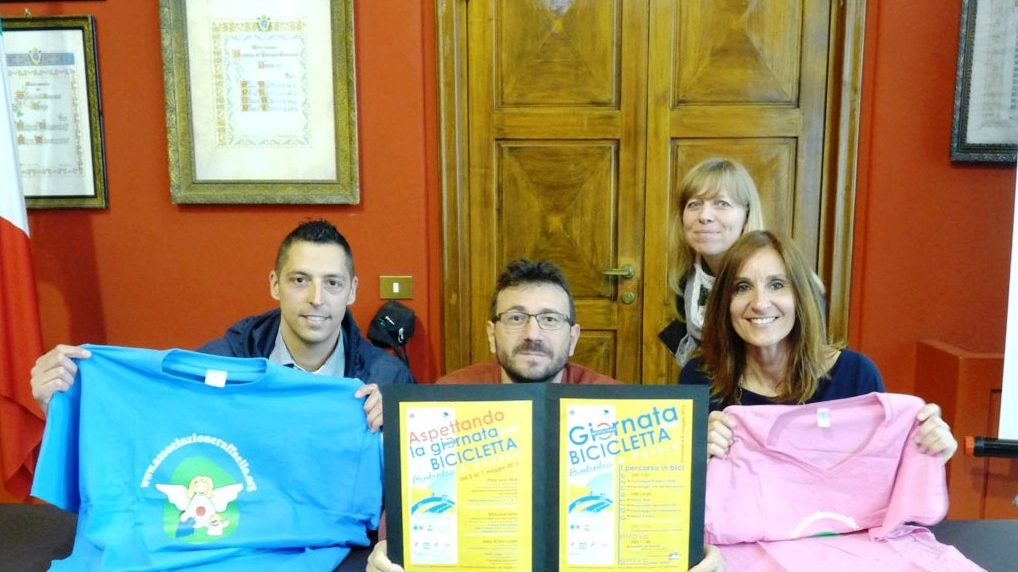 Da sinistra Marco Rossi dell’associazione ‘Raffaello’, l’assessore Rito Briglia, Sabine Witt e Alessandra Renzi di ‘Pesaro for Kids’