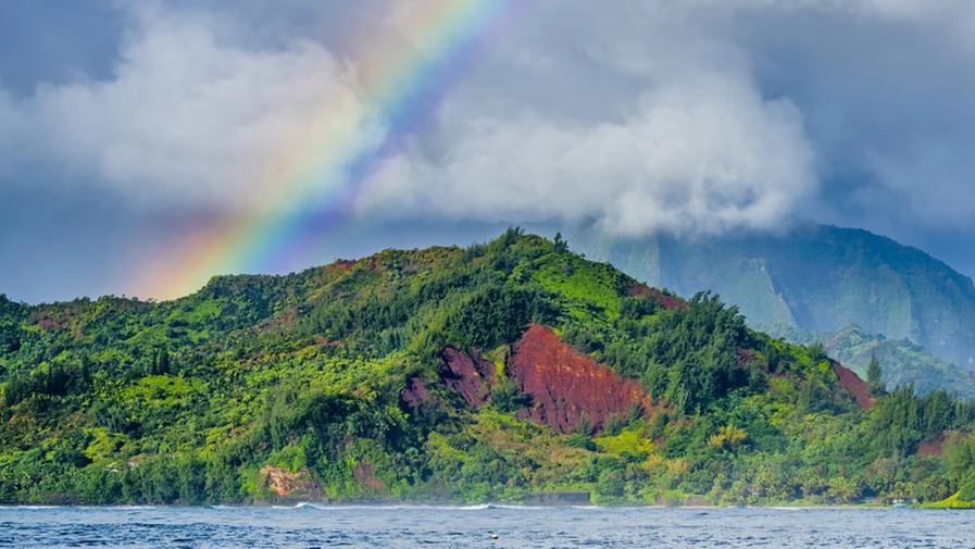 Gli arcobaleni alle Hawaii sono una vista comune