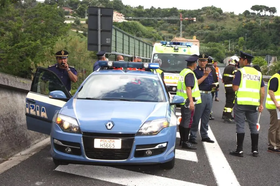 Verona, incidente stradale, scontro scooter e camion a Sega di Cavaion, un morto