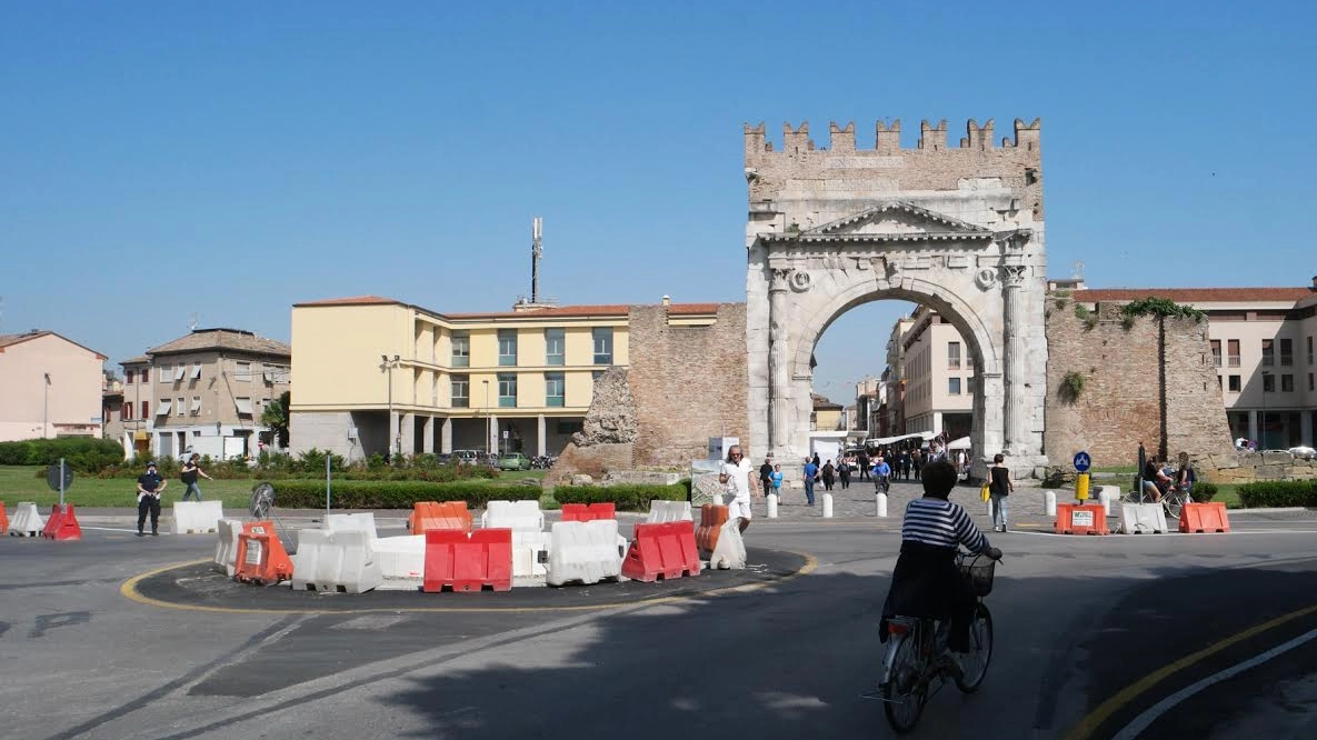 Rimini, la nuova rotatoria davanti all’Arco di Augusto