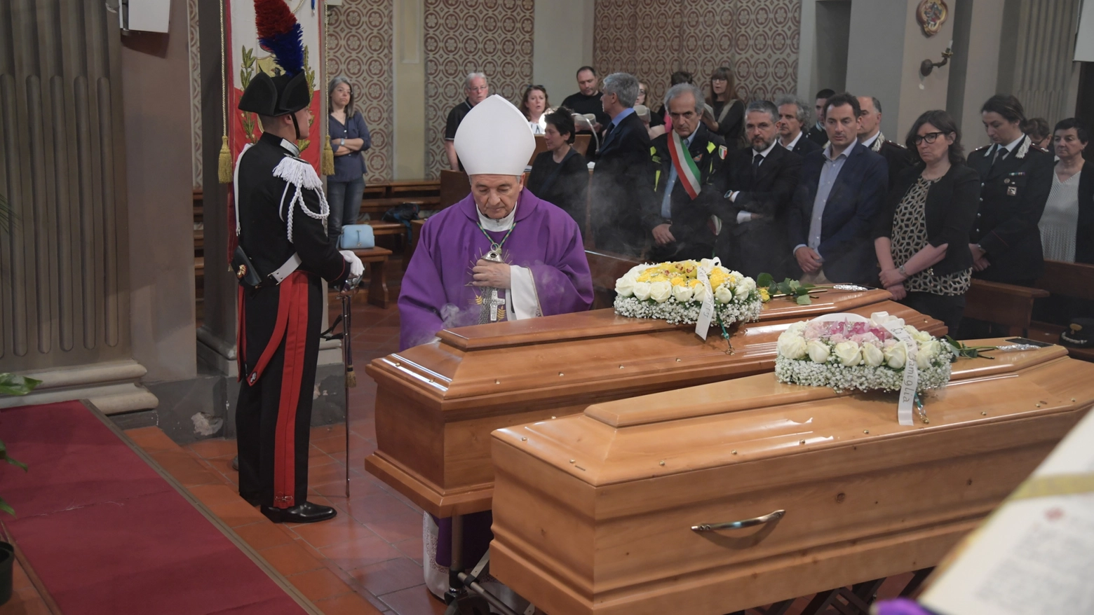 Le scuse del sindaco al funerale di Franco Prati e Adriana Mazzoli: “Qualcosa non ha funzionato”
