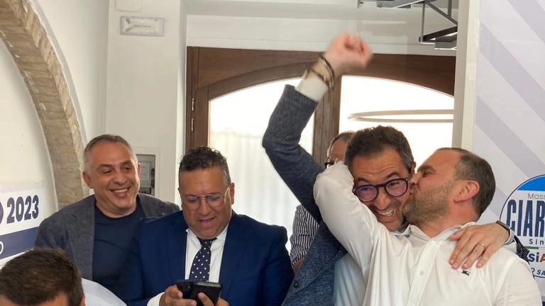 Massimiliano Ciarpella festeggia in anticipo: è il nuovo sindaco di Porto Sant'Elpidio