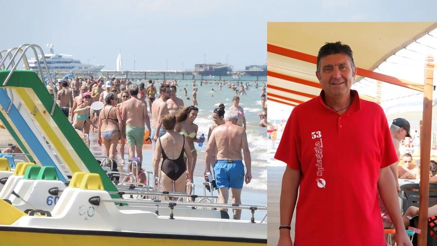 Boom di turisti in Riviera e a destra il capo dei bagnini di Riccione, Casadei