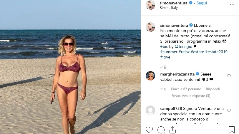 La Ventura in costume sulla spiaggia di Rimini (Instagram)