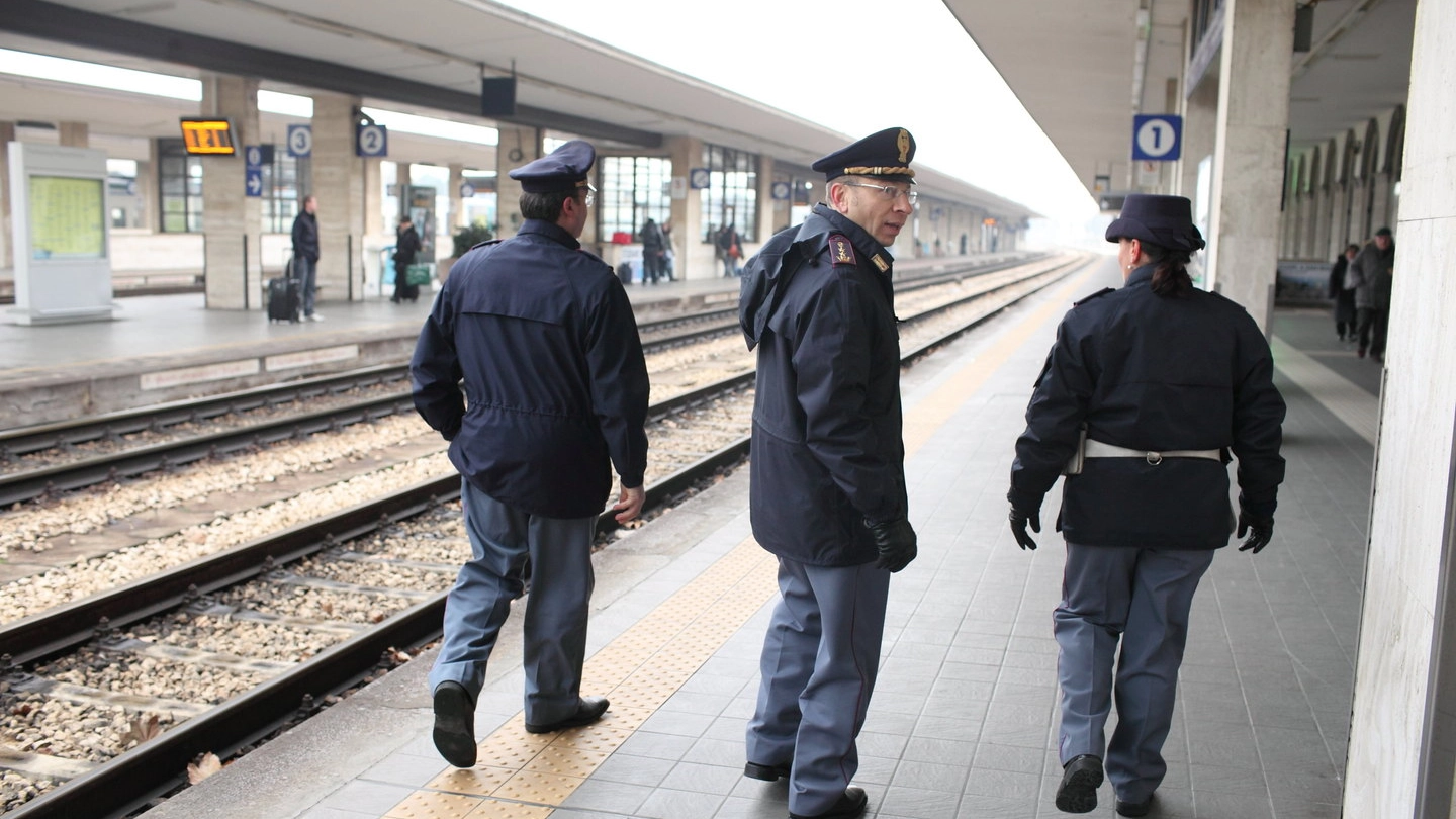 In una foto di repertorio personale della Polizia Ferroviaria (foto Bove)