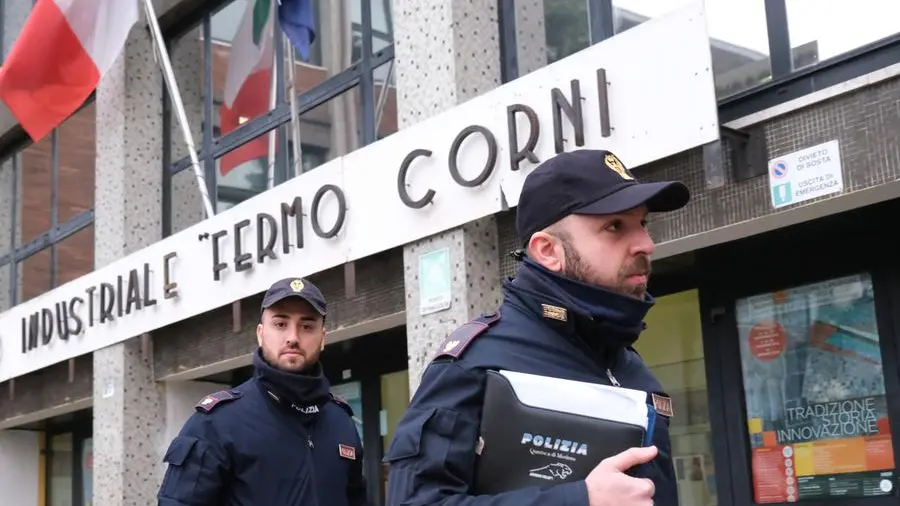 Polizia intervenuta per una rissa alle scuole Corni di Modena
