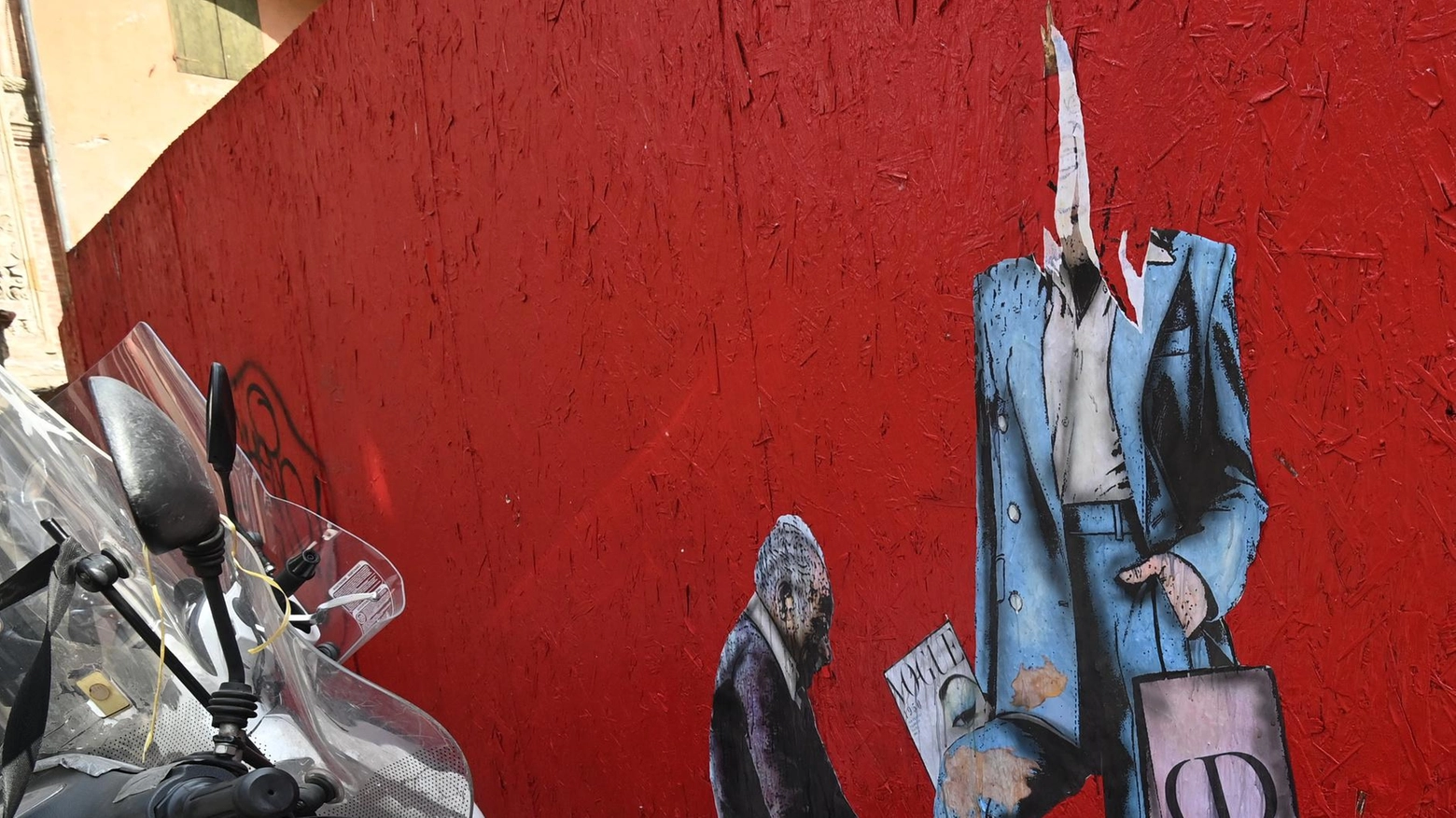 Murales sulla Schlein: è già stato vandalizzato
