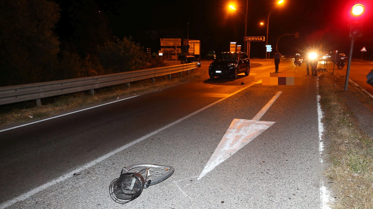 Tragedia a Cervia, 44enne in bici viene investito da un'auto e muore (Zani)